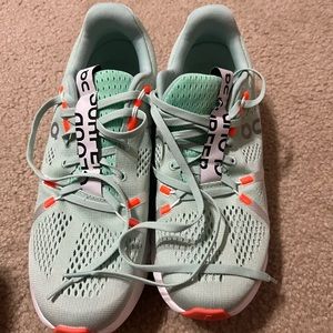 Women’s OnCloud Surfer’s